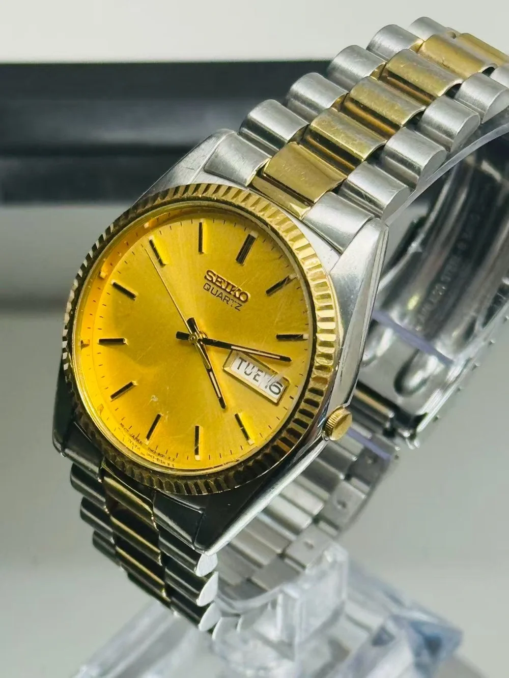 Vintage Seiko Quartz 7N43-8111 Day Date Men’s Watch 34mm New Battery Runs
